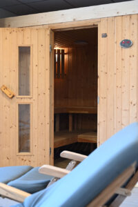 transats intérieurs et extérieurs, sauna, jacuzzi extérieur sur terrasse avec vue sur les montagnes !