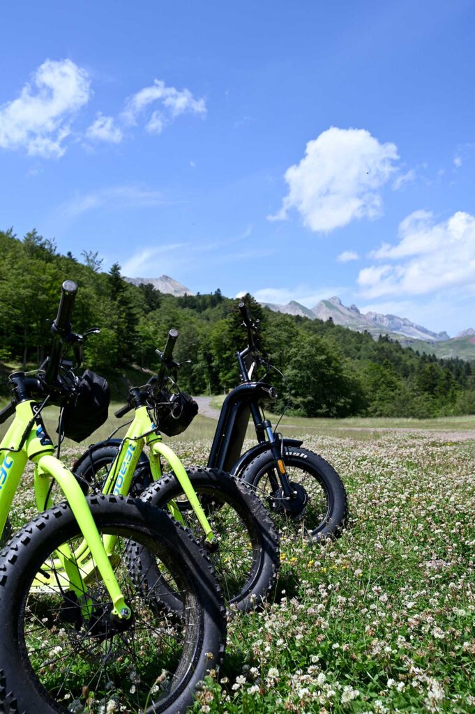 Trottinettes électriques au Somport Pyrénées, 25 km de pistes ...